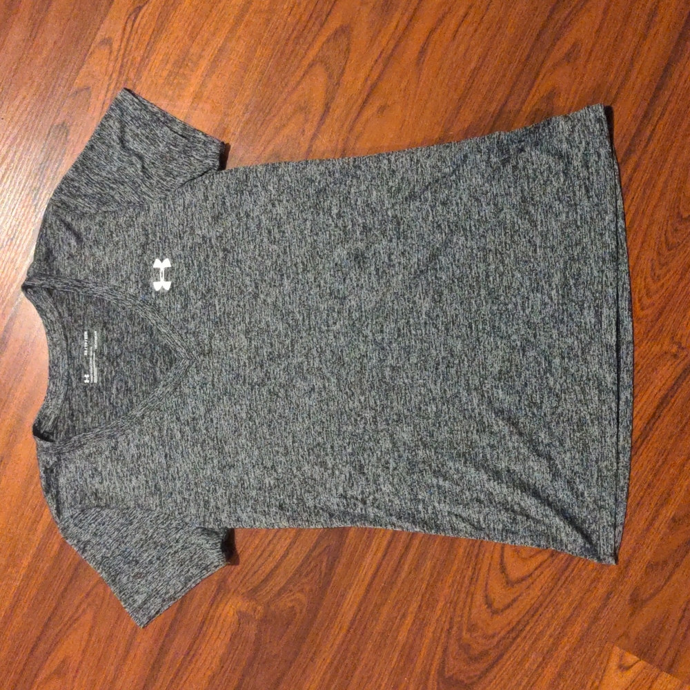 ⭐ Under Armour HeatGear V-neck Tee - XS